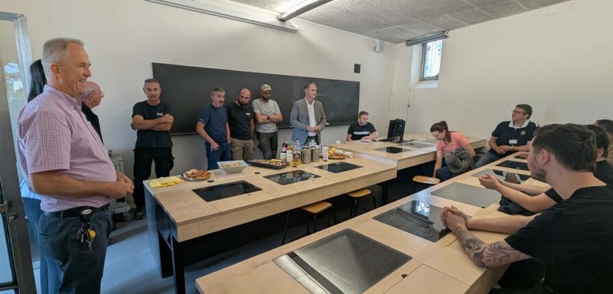Inauguration d'une nouvelle salle informatique pour notre collège de Lyon